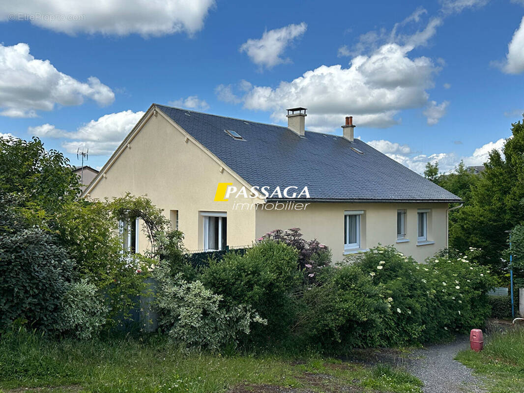 Maison à ONET-LE-CHATEAU