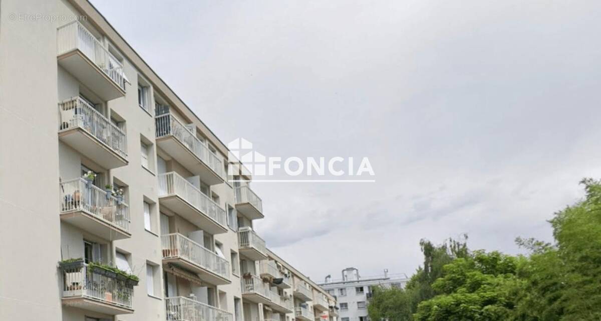 Appartement à SAINT-MAUR-DES-FOSSES