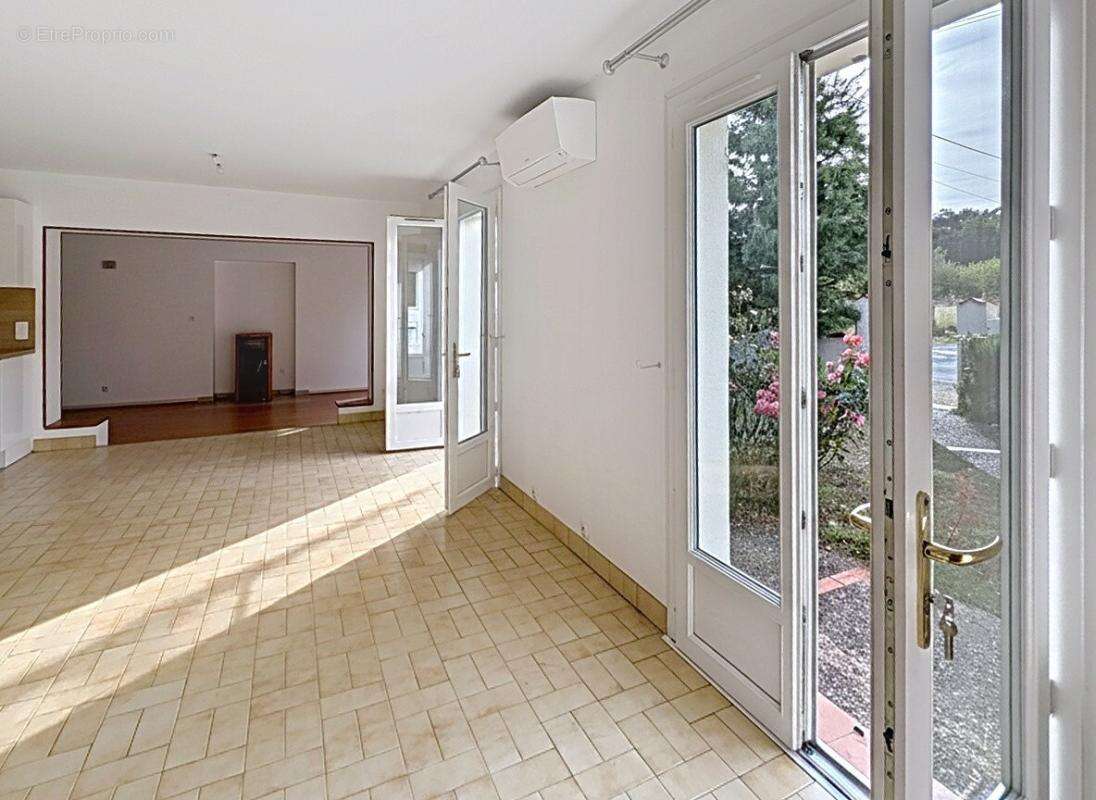 EXCLUSIVITE  THENAC Maison  de plain pied de 6 pièces 122 m2 - photo 3