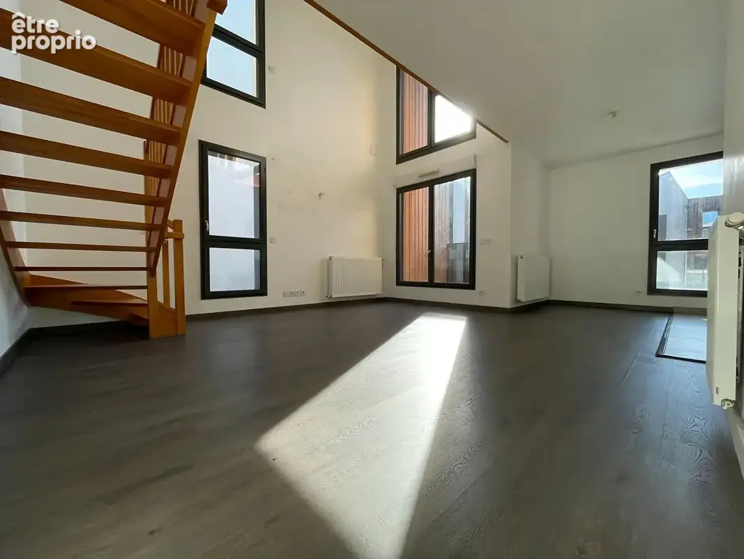 Bordeaux Bassins à flot - Appartement duplex 2 pièces (possibilité 3) de 48 m² avec balcon et place de parking - photo 2