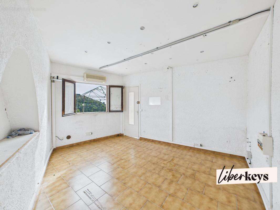 Appartement à EZE