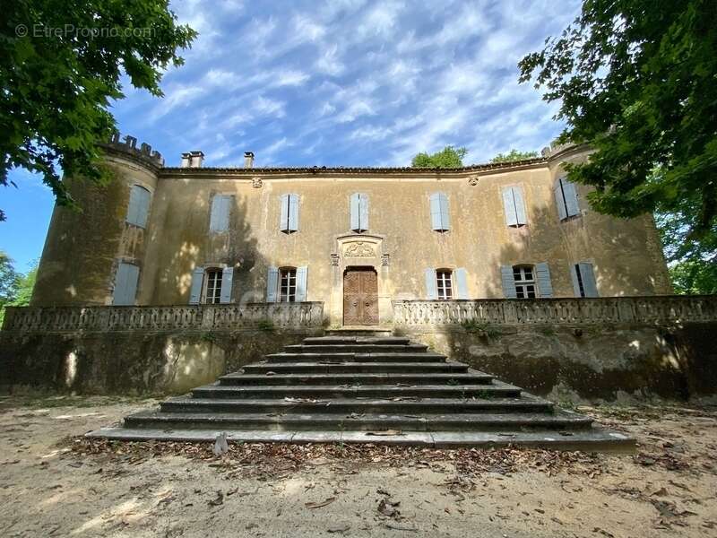 Dpt Gard (30), à vendre dans le Gard, propriété viticole en AOP Côtes du Rhône sur 25 hectares avec Château du XVème siècle - photo 2