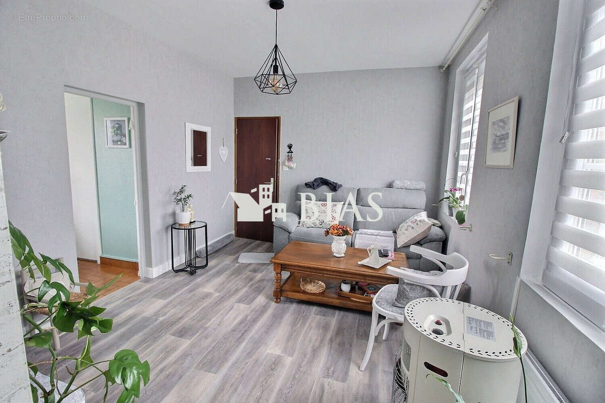 Séjour T3 - Appartement à CAUDEBEC-LES-ELBEUF