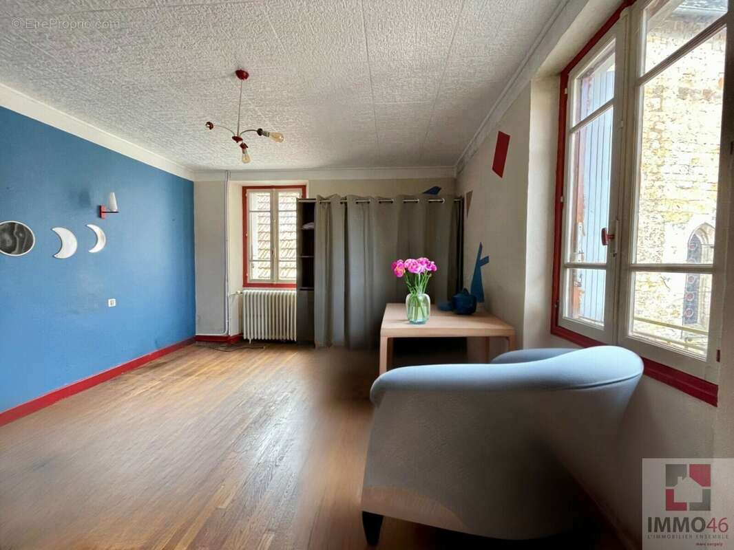 Maison à MAYRINHAC-LENTOUR