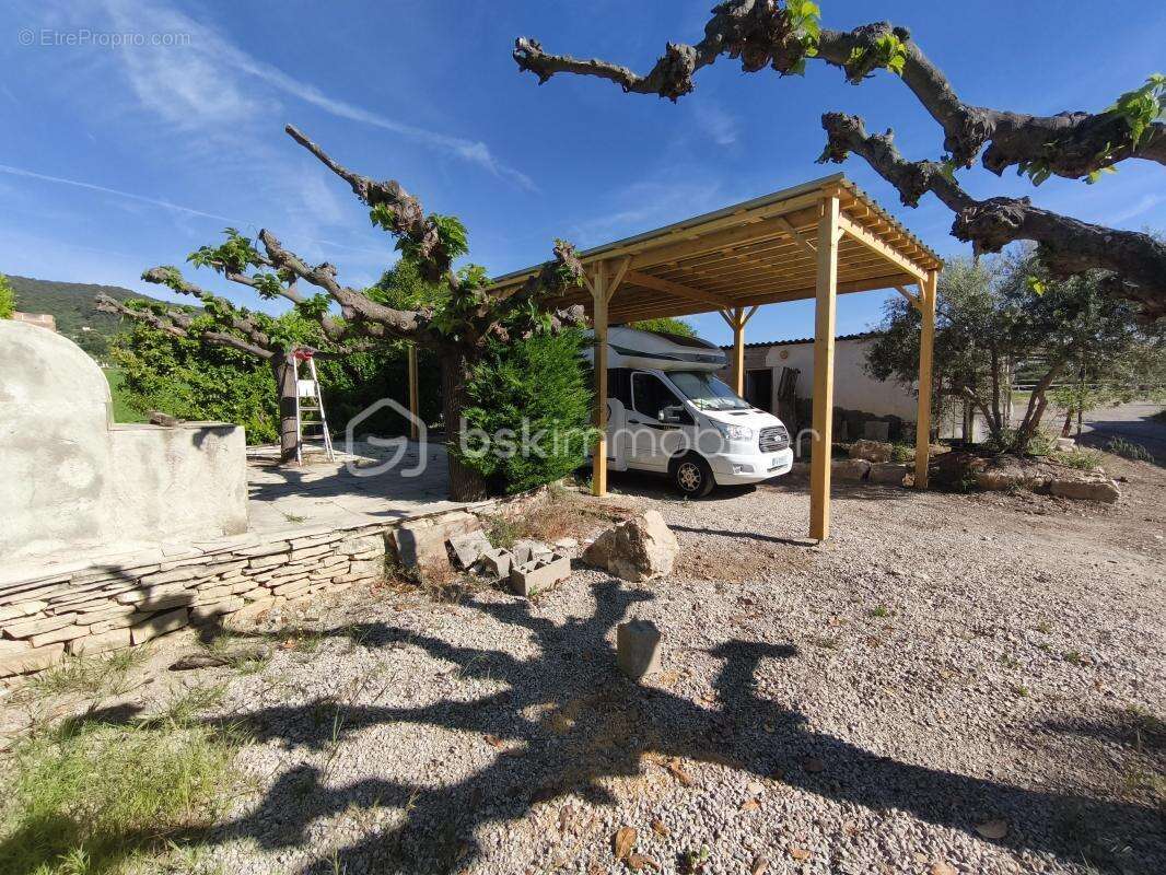 Corps de ferme 245 m² composé : de  3 habitations  sur 4000 m² de terrain - photo 3