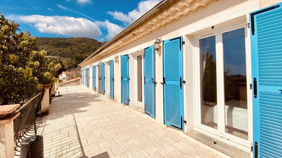terrasse - Maison à TOURRETTES-SUR-LOUP