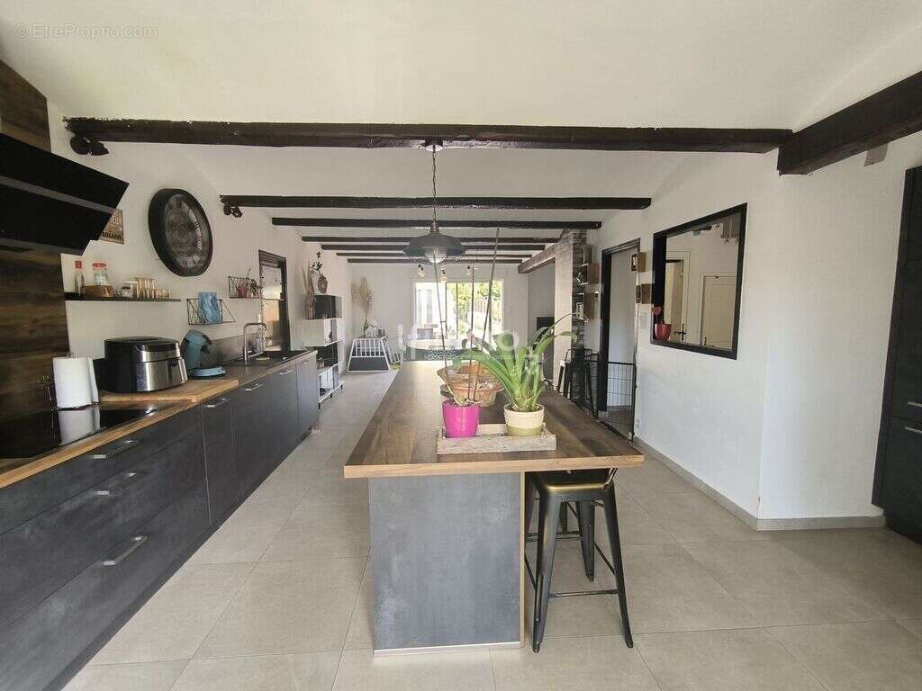 Grande maison vigneronne avec piscine, gîte et dépendances - photo 2