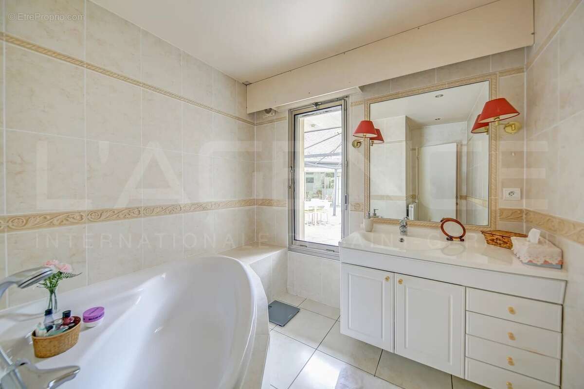 Maison à CRESPIERES