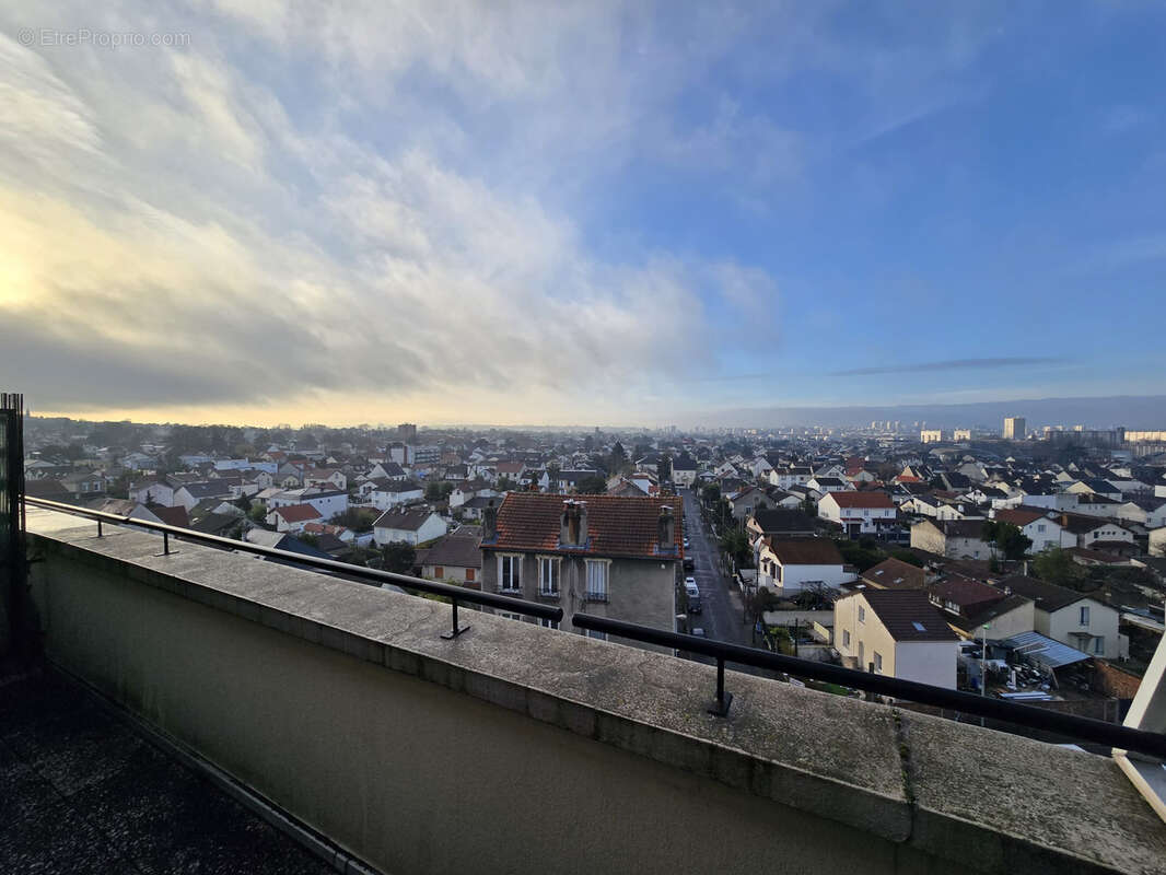 Appartement à LES PAVILLONS-SOUS-BOIS