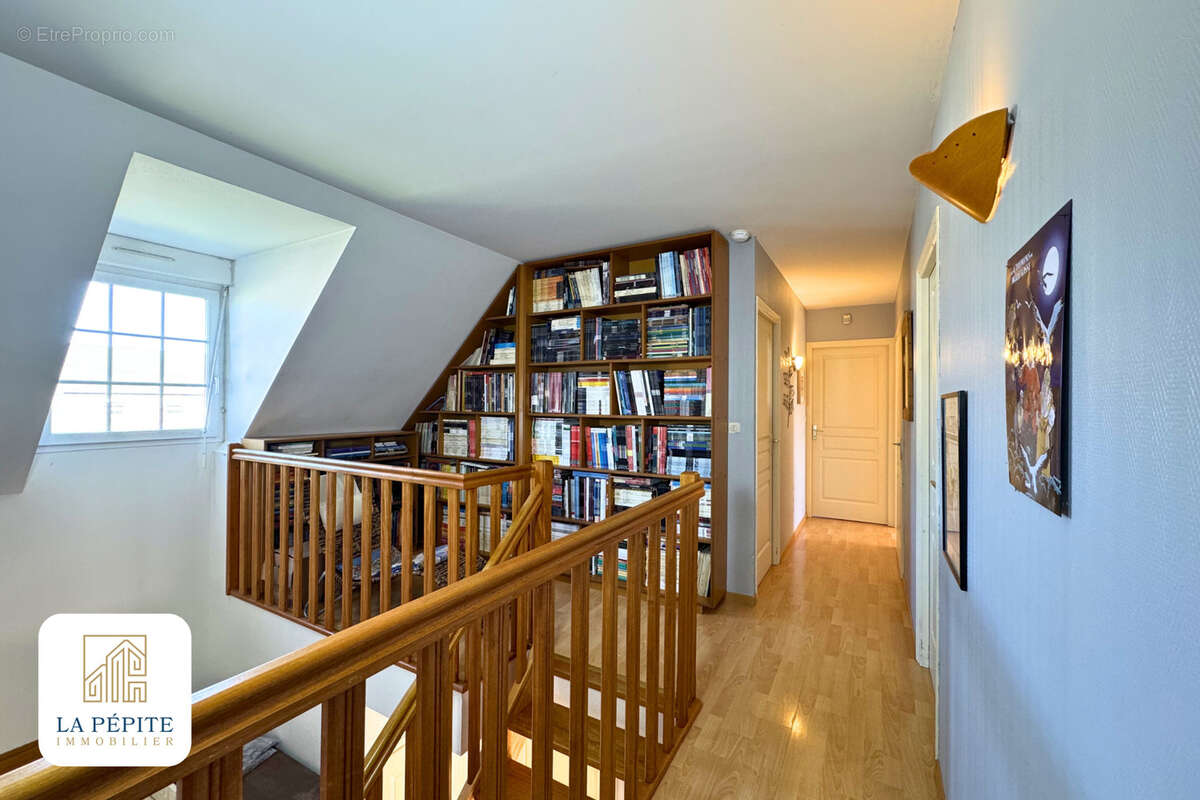 Maison à GOGNIES-CHAUSSEE