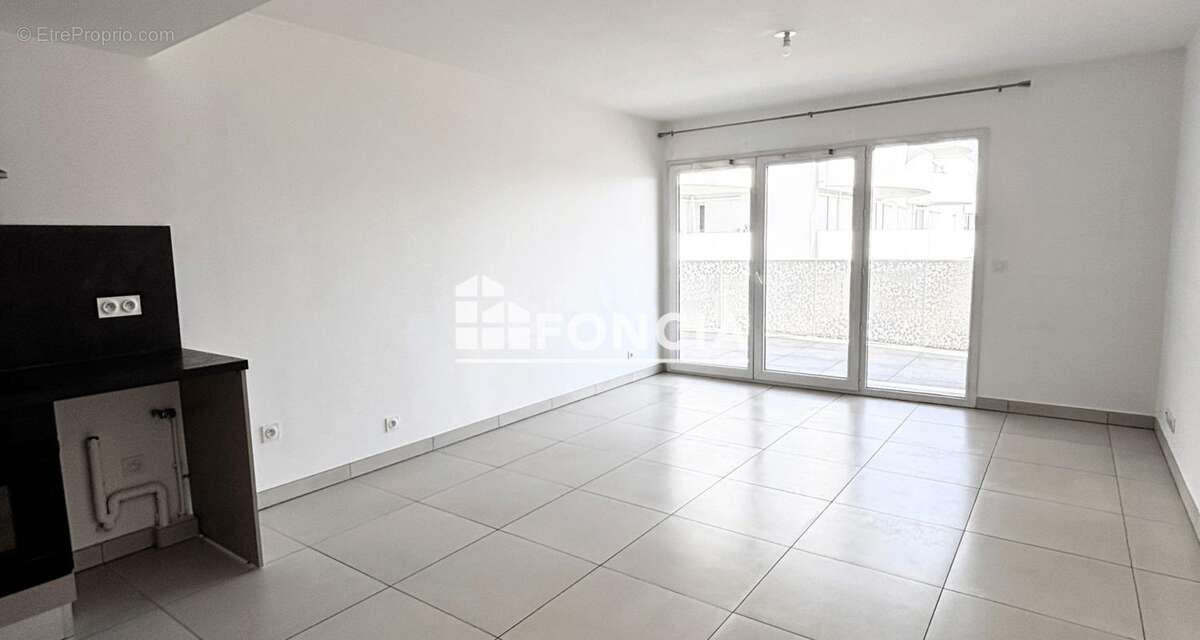 RARE À MANDELIEU Quartier centre ville - Appartement 2 pièces 44 m² - Terrasse 15 m2 avec parking S/S – Résidence neuve de grand - photo 2