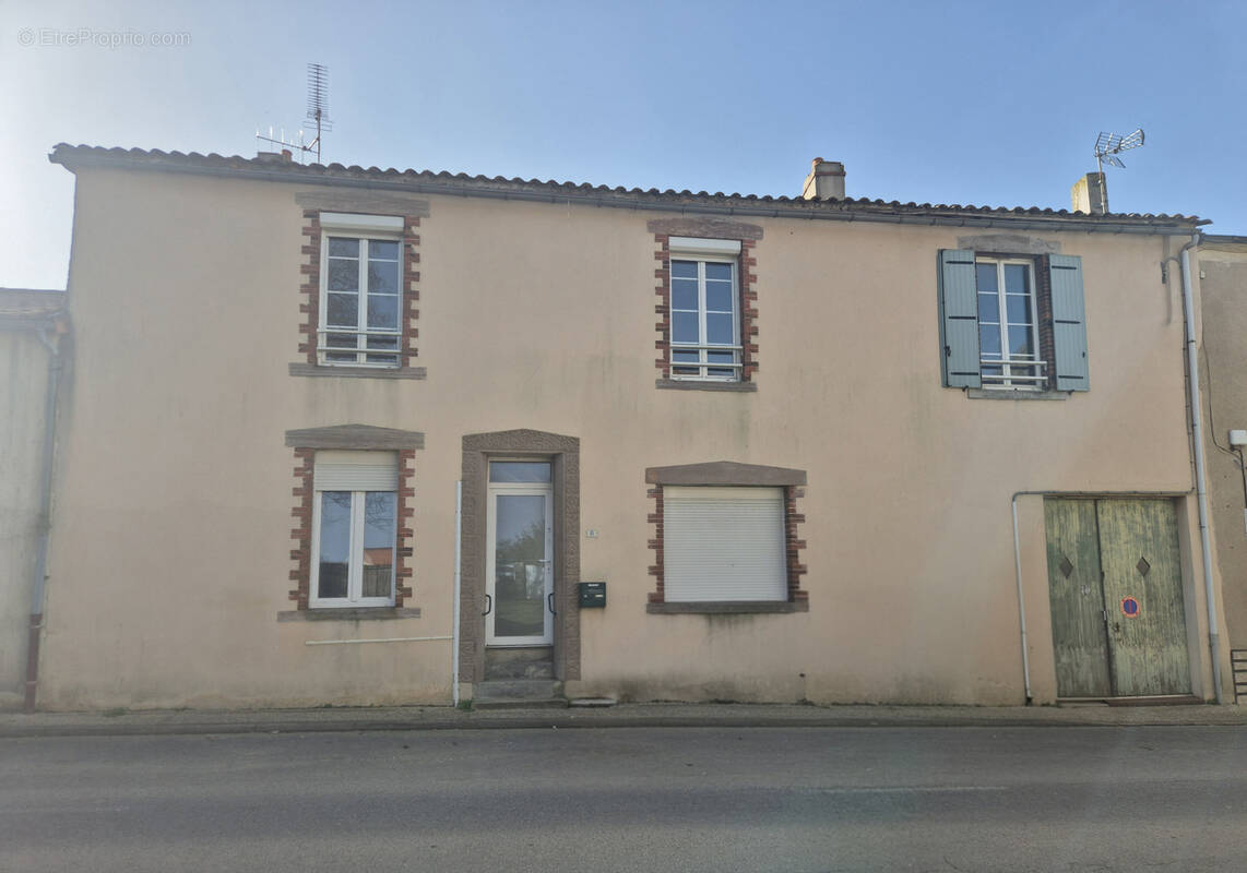 Maison à MENOMBLET
