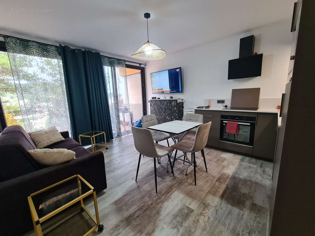Appartement à GREOLIERES