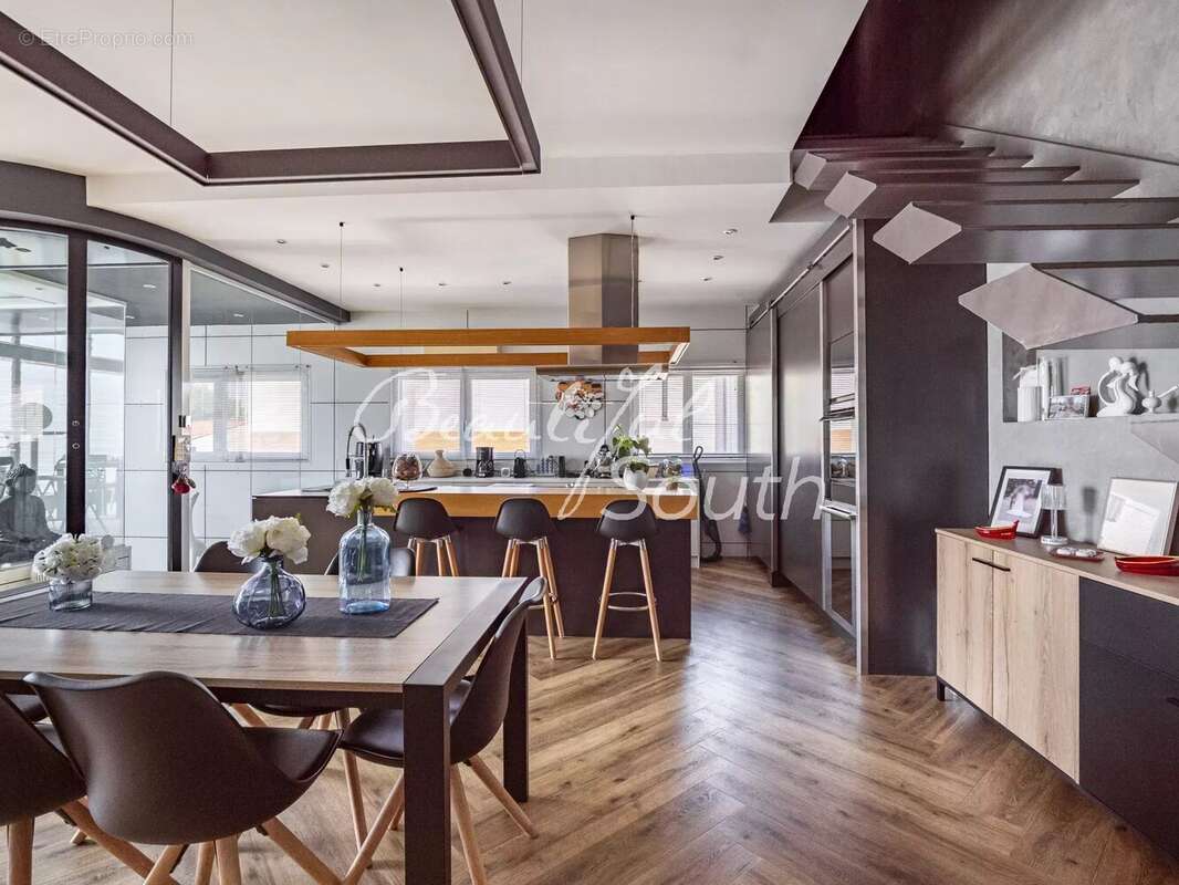 Maison à SAINT-LAURENT-DE-LA-SALANQUE