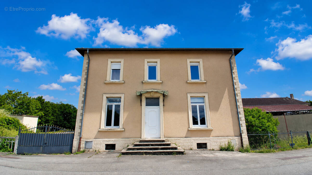 Appartement à COURCELLES-SUR-NIED