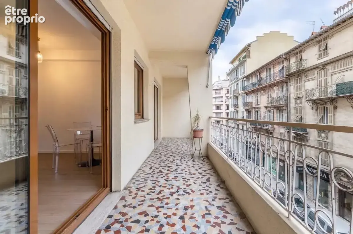 2 Pièces Terrasse / rue Smolett - rue Ribotti / Nice Le Port - photo 11