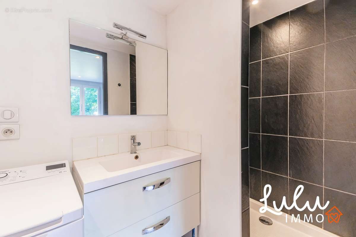 Ecully - Maison de 312 m2 habitable avec piscine, garage et cave - photo 25