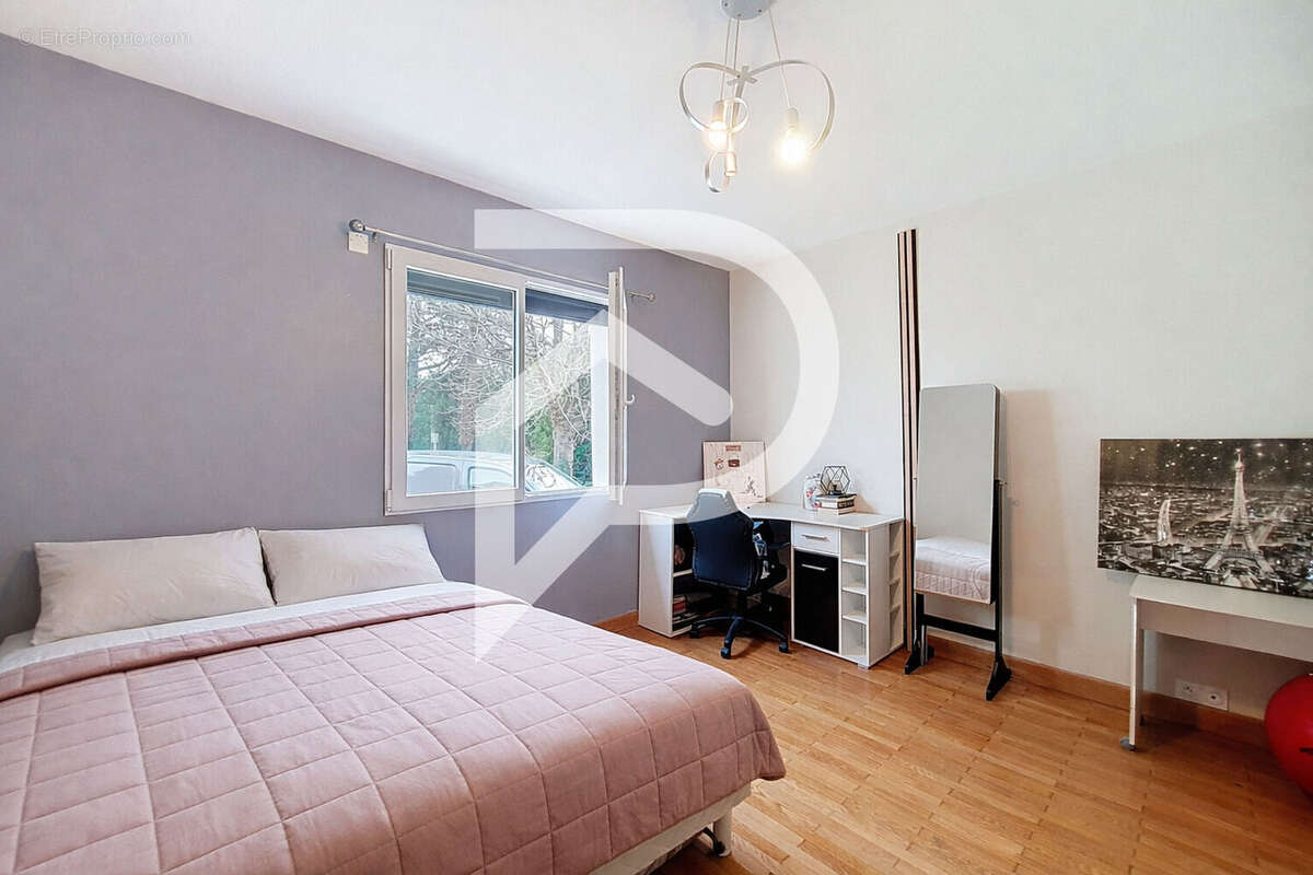 Maison à MONTELIMAR