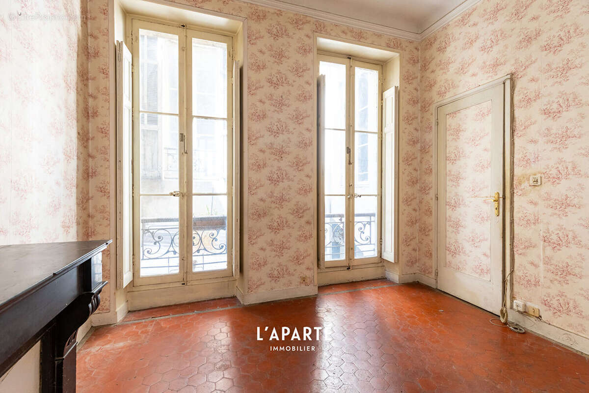 Appartement à MARSEILLE-6E