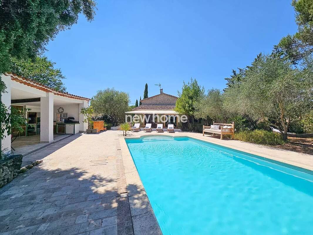 Magnifique bastide en pierre avec jardin clos et belle piscine avec cuisine d?été - photo 9