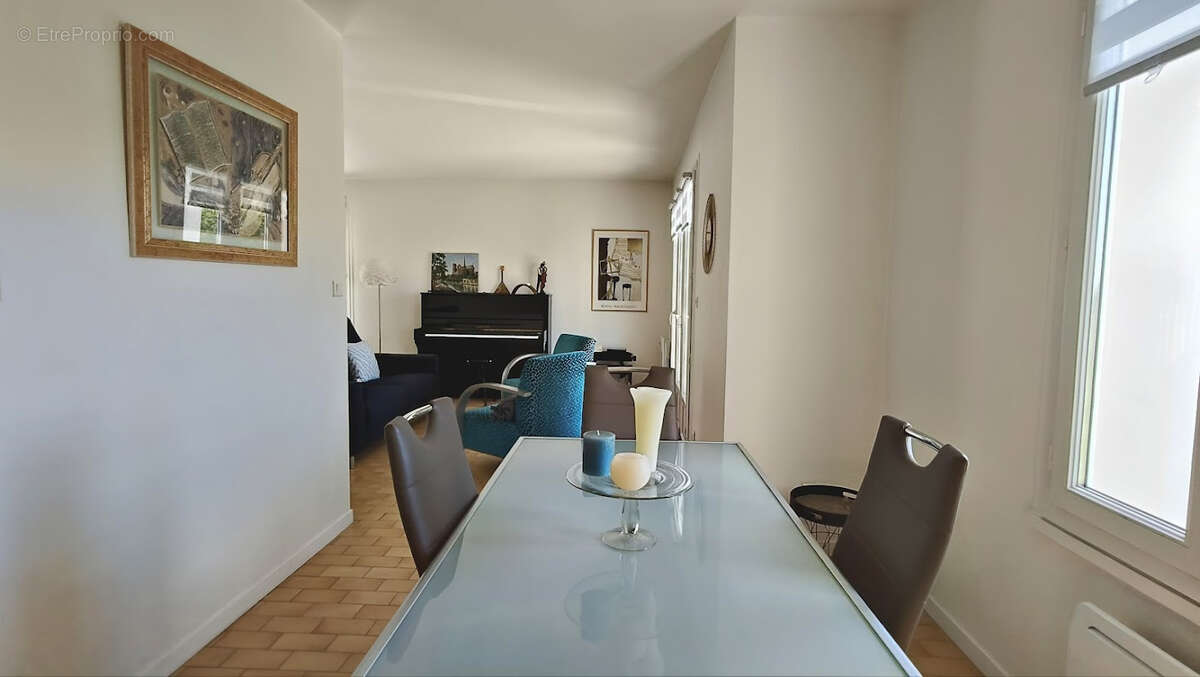 Maison à SAINT-SEURIN-DE-CURSAC