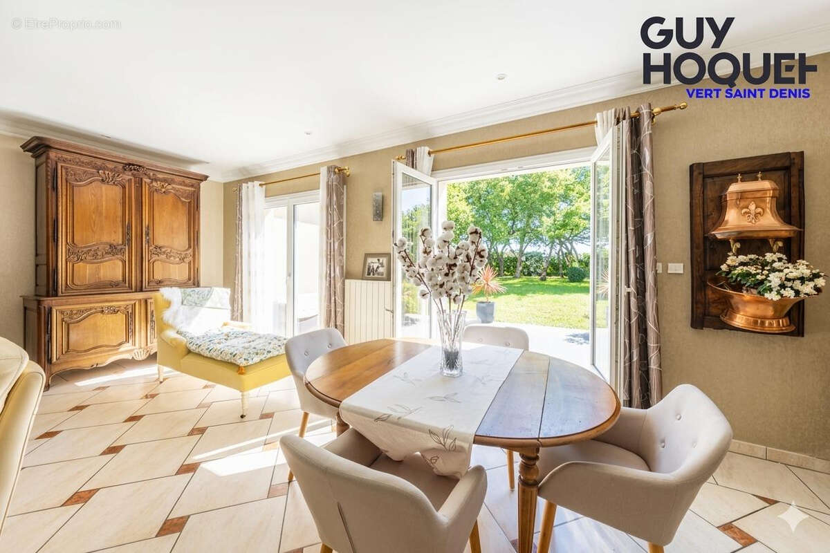 Maison à VERT-SAINT-DENIS