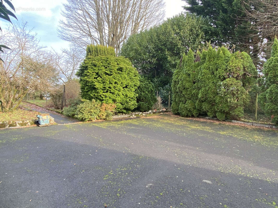 Maison à ARNAC-POMPADOUR