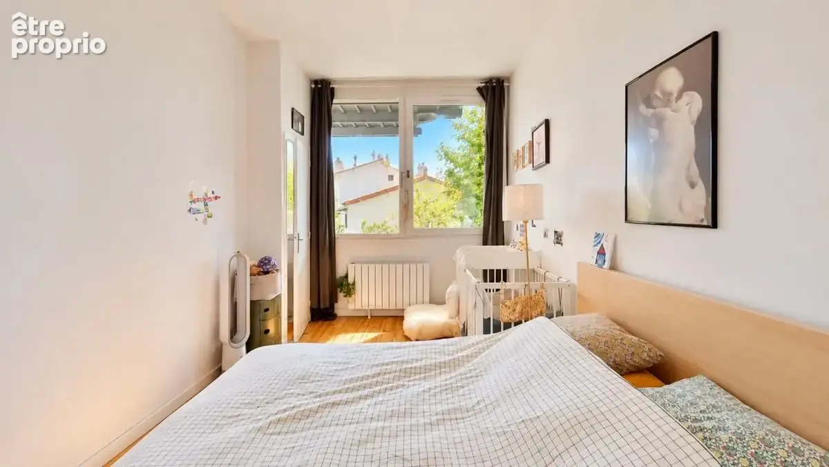 Duplex avec terrasse – À 4 min du métro Robespierre - photo 10