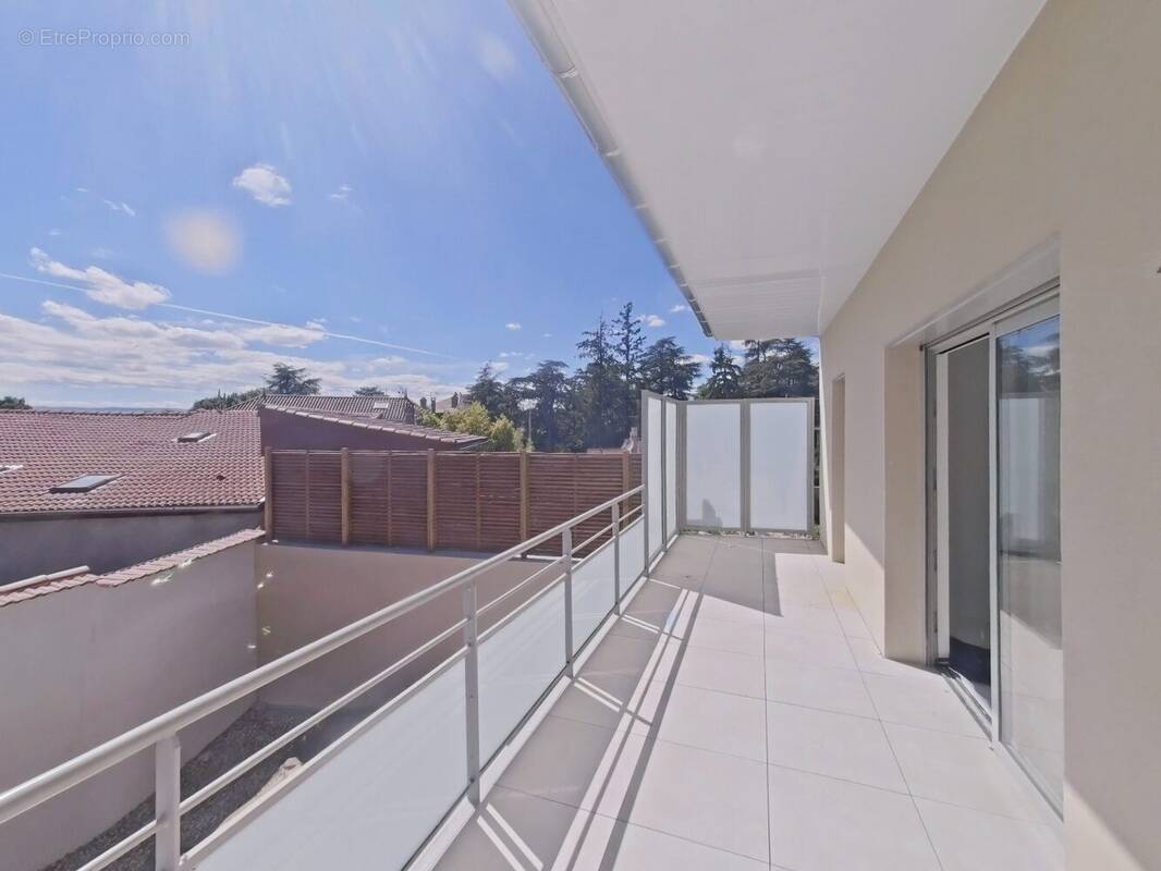 Appartement à VEAUCHE
