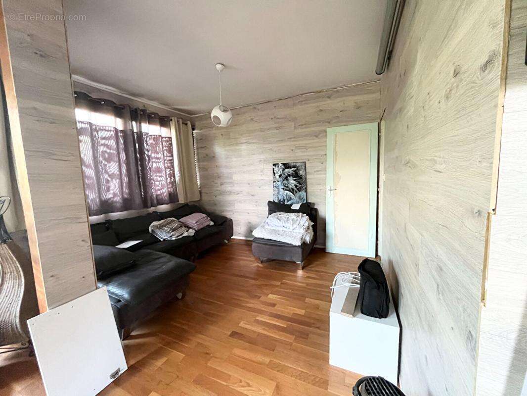 Appartement à FONTENAY-LE-FLEURY