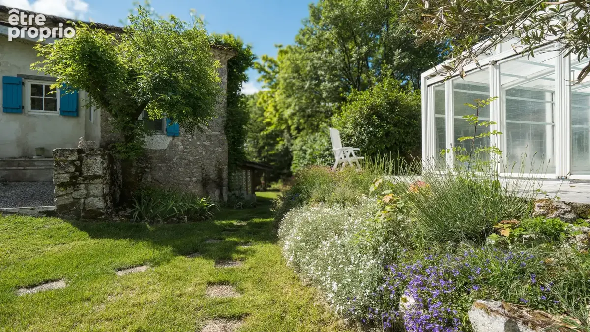 Propriété équestre de caractère avec 5 hectares, piscine couverte et dépendances - photo 9