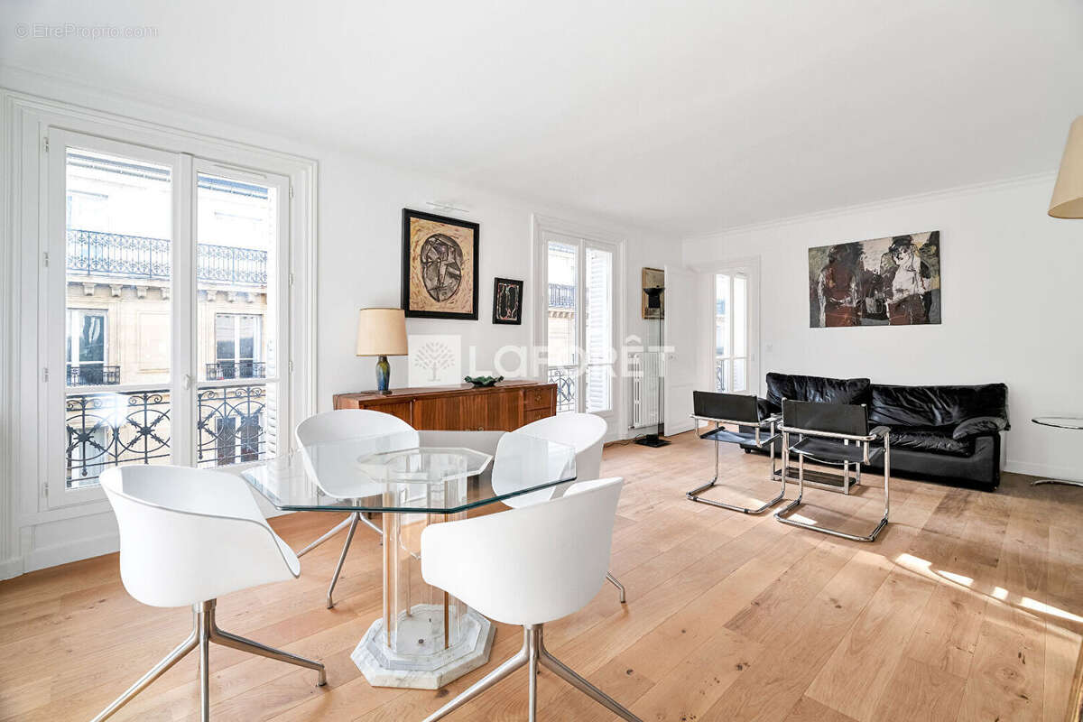 Appartement à PARIS-17E