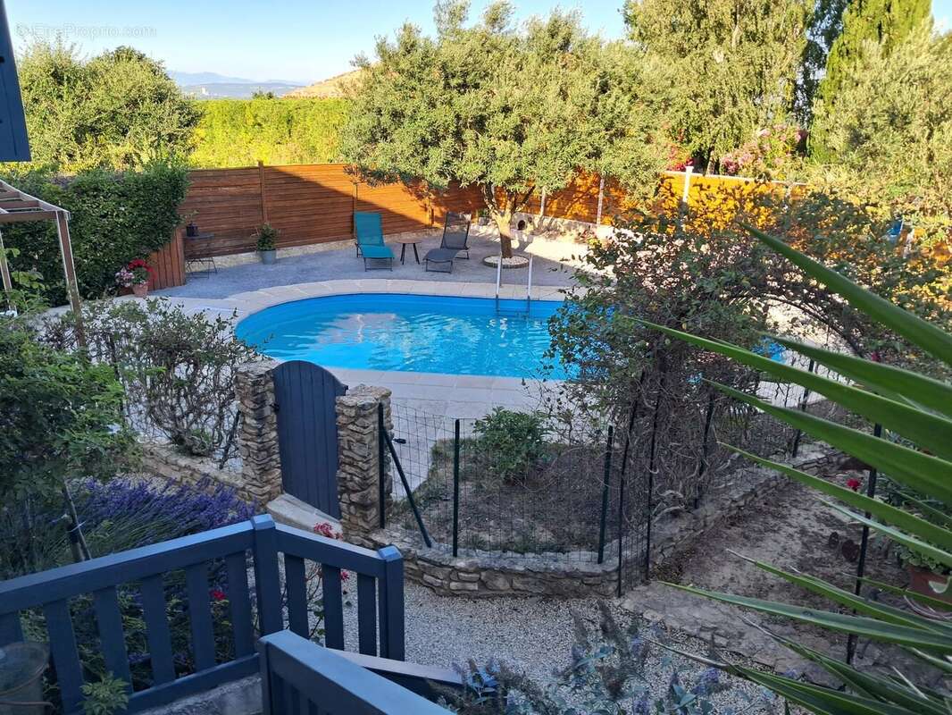 Maison à SAINT-JULIEN-DE-PEYROLAS