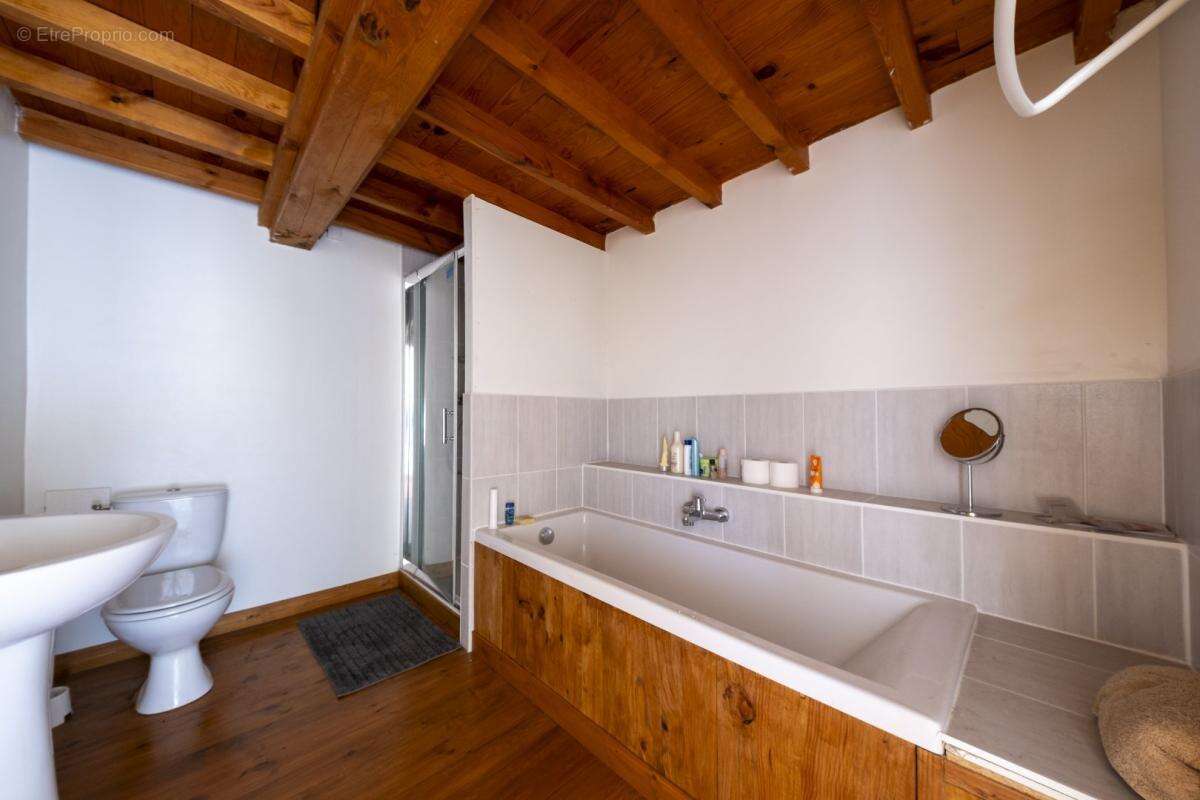 Maison à ESCUEILLENS-ET-SAINT-JUST-DE-BELENGARD