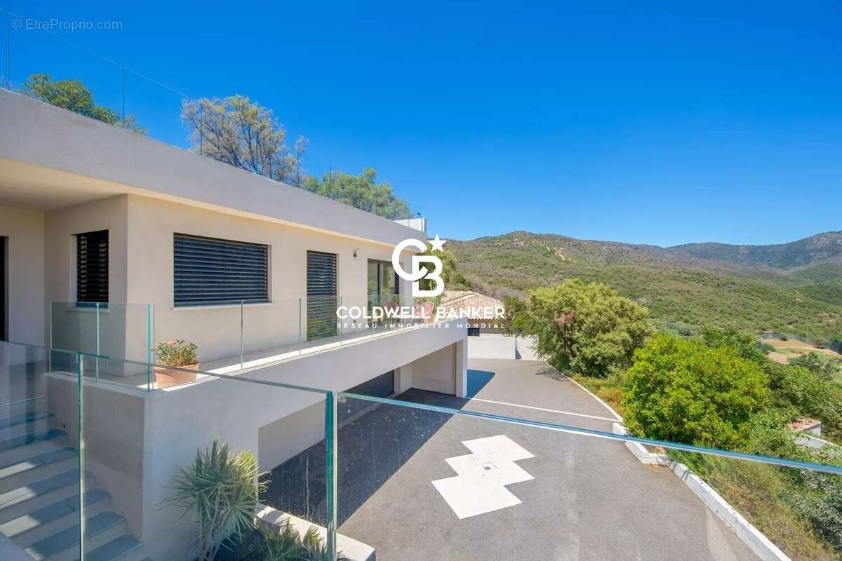 Villa contemporaine vue mer, Golf de Valcros - 83250 La Londe-les-Maures - photo 13