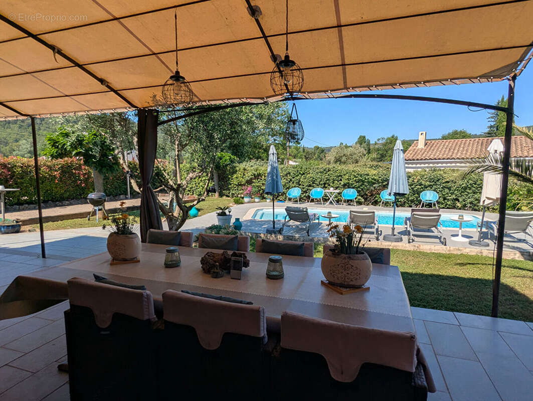 SALERNES, villa de plain-pied, 180 m², garage, piscine, au calme. - photo 8