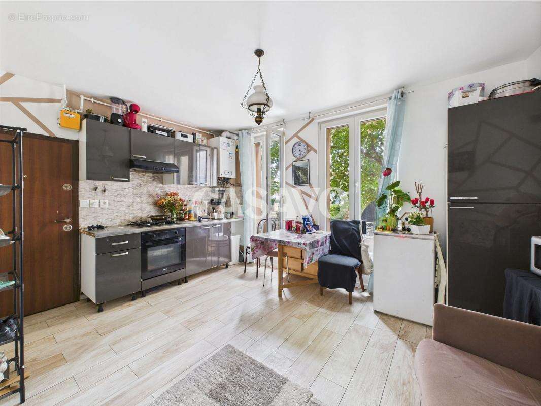 Appartement à VILLETANEUSE