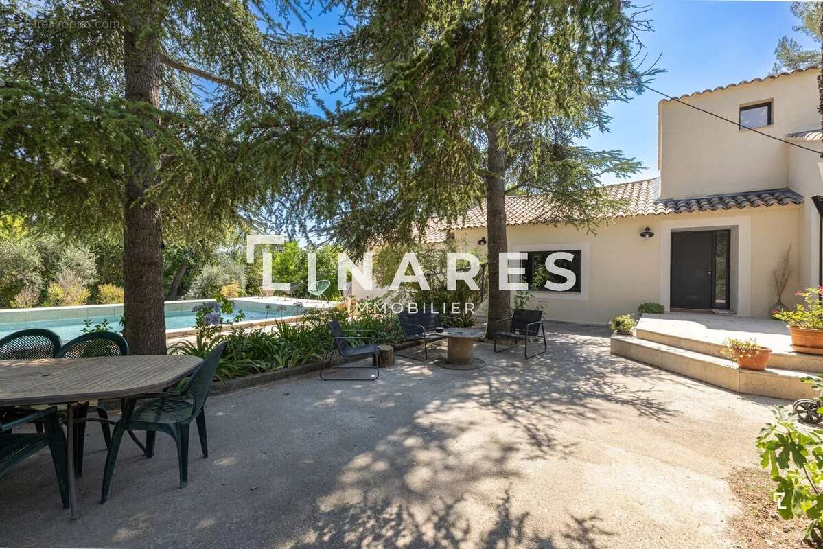 LES COLLINES D'ALLAUCH - Maison T4 de 151m2 - Terrain de 2500m2 - Piscine - Garage - 13190 Allauch - photo 5