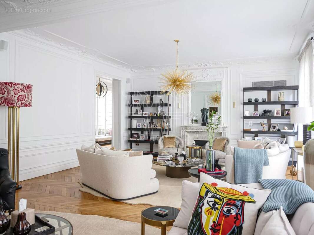 Appartement à PARIS-16E