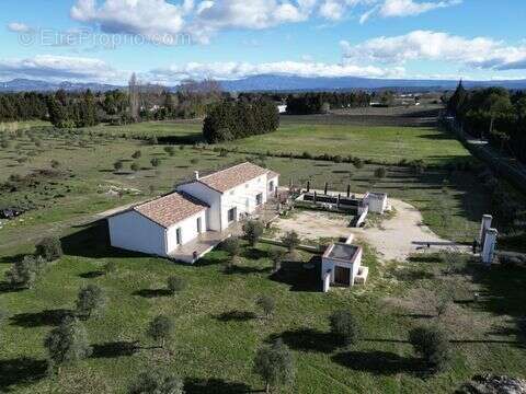 Maison à PERNES-LES-FONTAINES