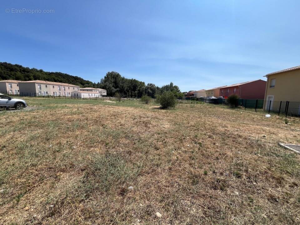 Terrain à LES MEES
