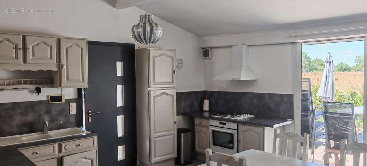 Maison 96 m² à Saintes  - photo 6