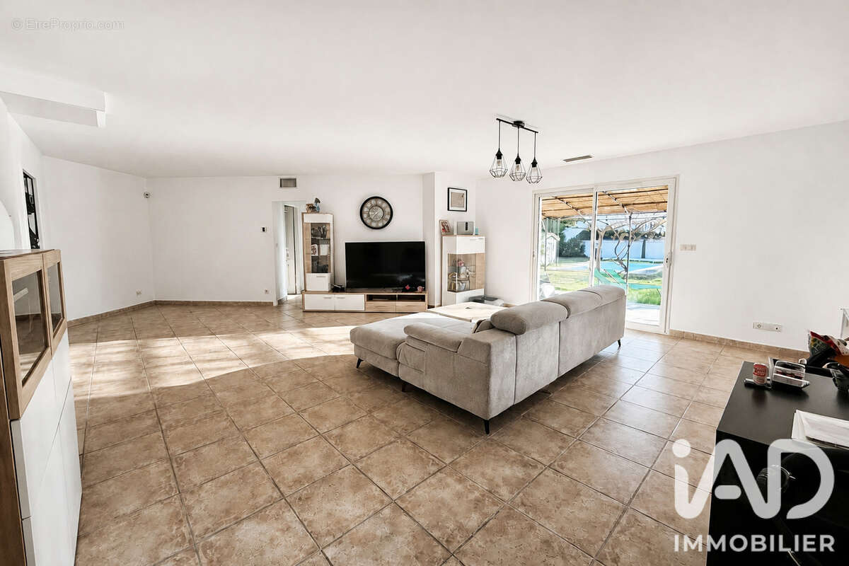 Maison 151 m² à Montfrin  - photo 8