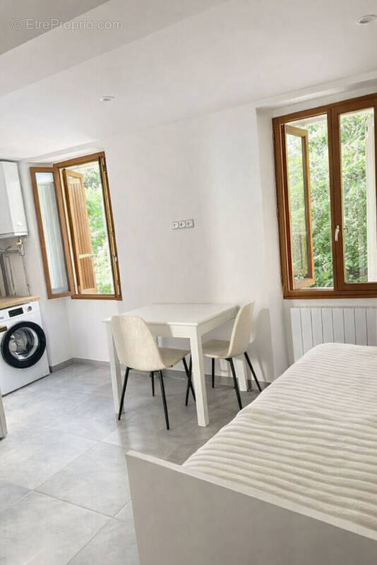 Appartement à BAGNOLS-EN-FORET