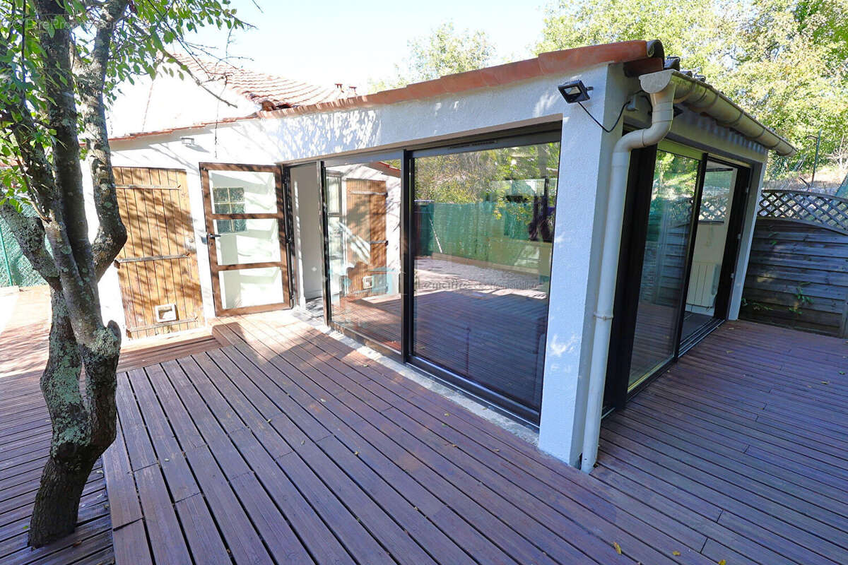 Maison à SAINT-CEZAIRE-SUR-SIAGNE