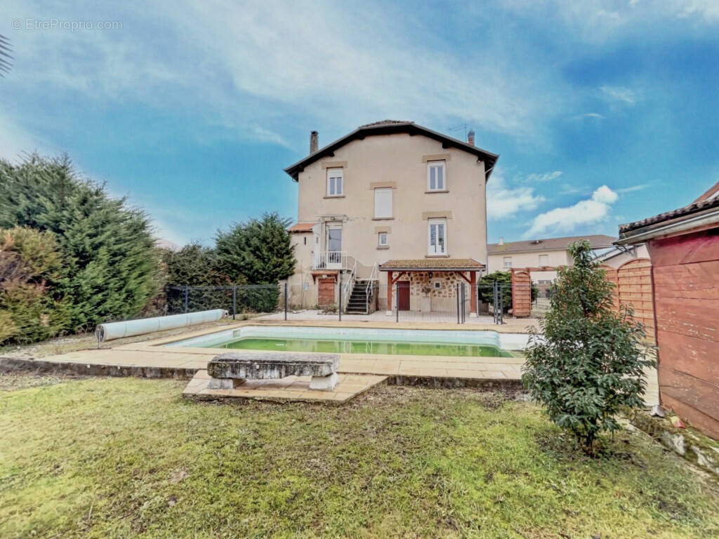Maison à SAINT-PAUL-DE-VARAX