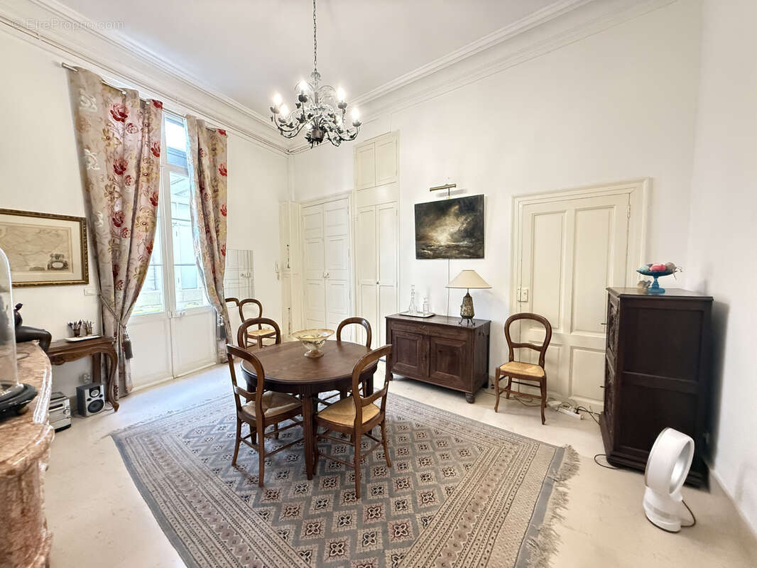 Montpeller,  Écusson   Appartement de caractère au calme absolu, à deux pas de Saint-Roch - photo 4