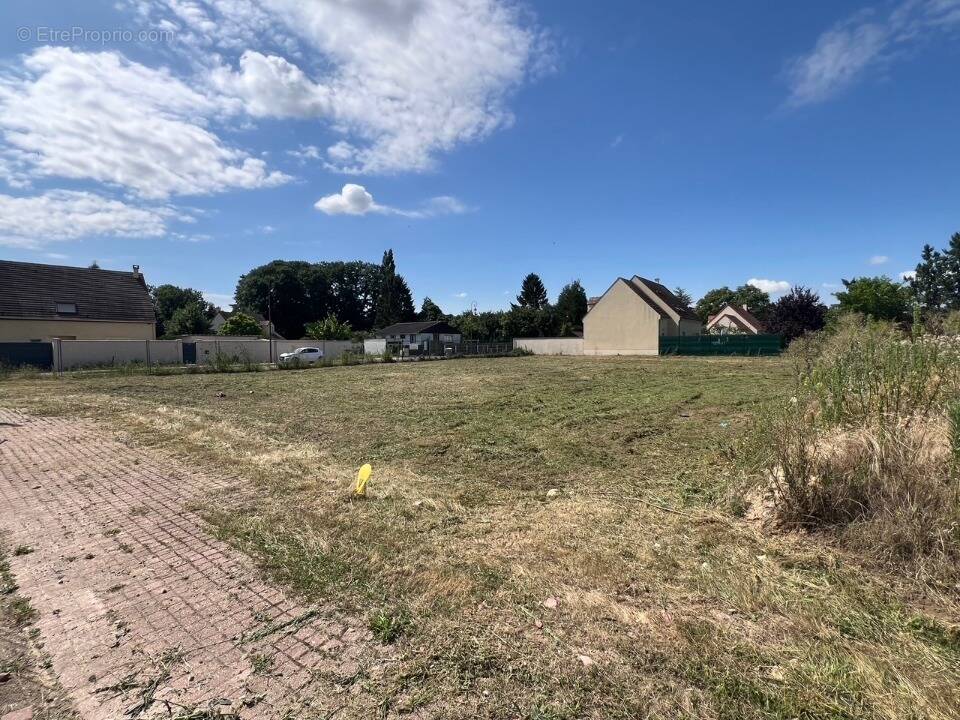 Terrain à HARGEVILLE