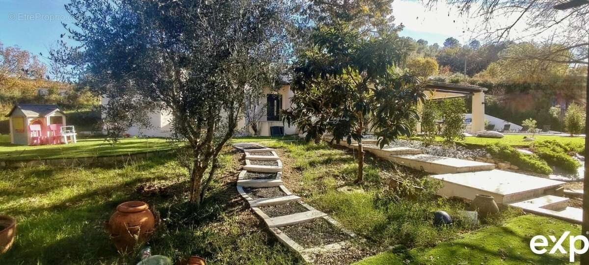 Maison à ROQUEFORT-LES-PINS