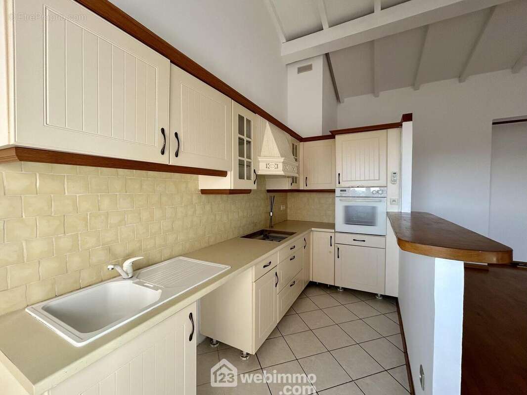 Cuisine US équipée - Appartement à FURIANI